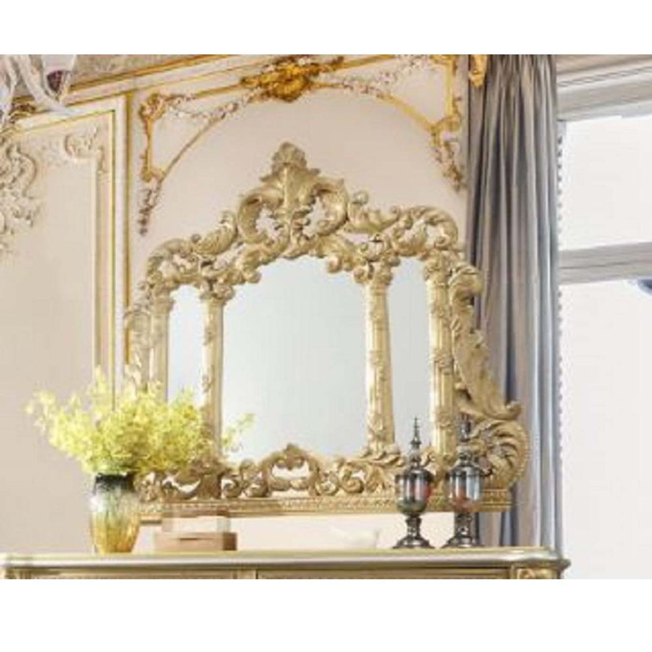 Cabriole – Mirror – Gold Finish