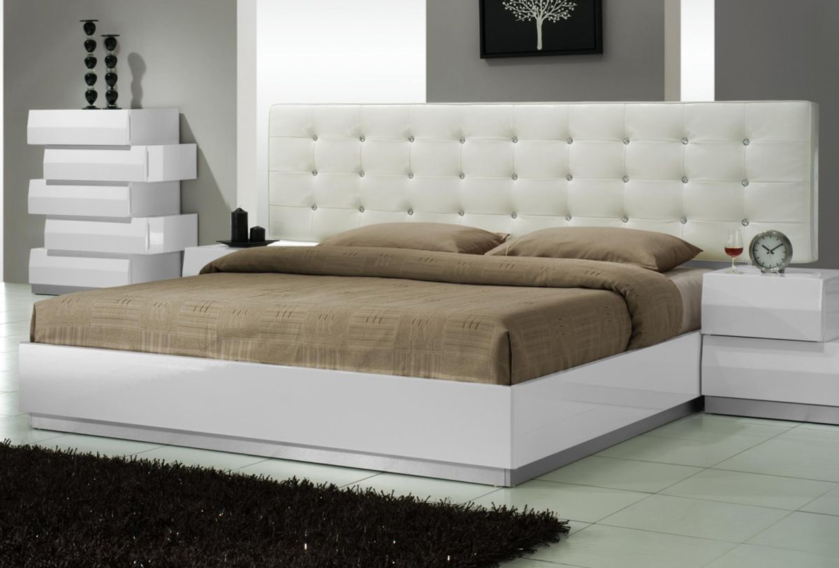 J&M Milan King Platform Bed in White Lacquer 17687-K