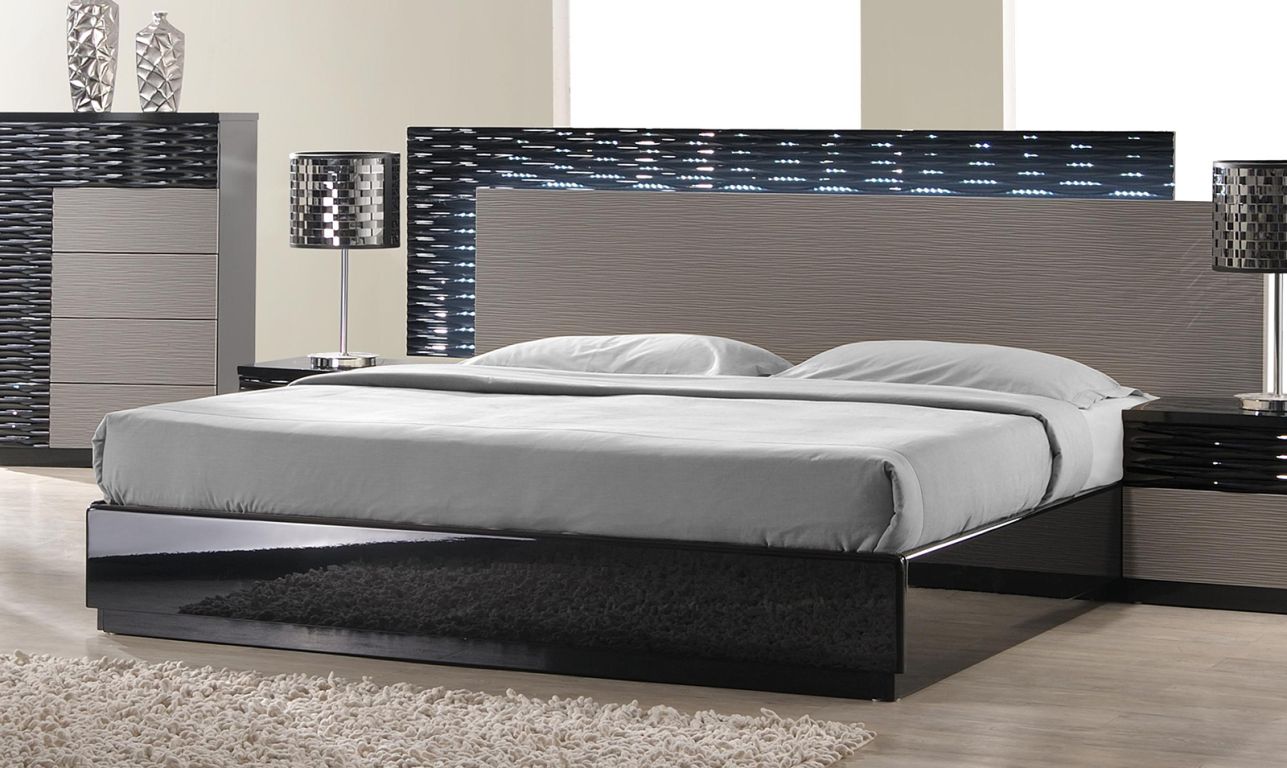 J&M Furniture Roma King Platform Bed in Black & Grey Lacquer 17777-K